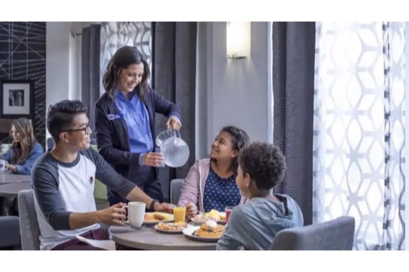 Hampton Inn Седалия Экстерьер фото